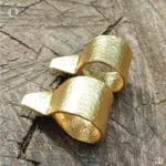 Sirena Earrings μπρούτζινα σκουλαρίκια με κυματιστό σχέδιο και κομψή χειροποίητη αισθητική