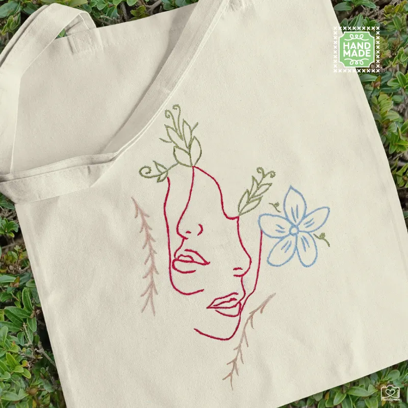 Χειροποίητη βαμβακερή tote τσάντα persona με κεντημένο σχέδιο αφαιρετικών προσώπων και λουλουδιών, με φερμουάρ.