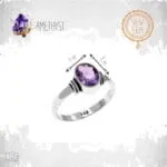 Δαχτυλίδι Amethyst Love από ασήμι 925 με οβάλ φυσικό αμέθυστο σε μωβ απόχρωση, σε minimal σχεδιασμό