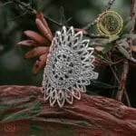 Δαχτυλίδι Native Lace από ασήμι 925 με μεγάλο στρογγυλό δίσκο 27mm και περίτεχνο ανοιχτό σχέδιο εμπνευσμένο από δαντέλα, με οξειδωμένο φινίρισμα που αναδεικνύει τις λεπτομέρειες και δίνει vintage χαρακτήρα.