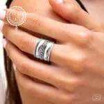 Voyage ring από ασήμι 925 με οξυντέ φινίρισμα και στριφτό σχέδιο BF05.00028