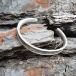 Αθηνά βραχιόλι cuff με αυξομειούμενο μέγεθος από επάργυρο μπρούντζο