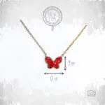 Το κολιέ Red Nectar με την κόκκινη πεταλούδα δίνει μία ζωηρή πινελιά στο στυλ σου. Τέλειο δώρο και σε μικρότερες ηλικίες. Μία μικρή χειρονομία γεμάτη αγάπη! BF05.00032