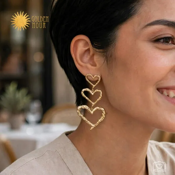 Golden Hearts Earrings – ατσάλινα χρυσά σκουλαρίκια καρφωτά με κρεμαστές σφυρήλατες καρδιές