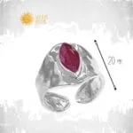 Δαχτυλίδι Ruby Ember από ασήμι 925 με σφυρήλατο σχέδιο και φυσικό ρουμπίνι marquise σε βαθύ κόκκινο χρώμα.