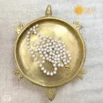 Χρυσό ατσάλινο κολιέ Luna Pearl Necklace Chain μήκους 75cm με λευκές ακρυλικές πέρλες 5mm, κομψό κόσμημα για layering και καθημερινές εμφανίσεις.