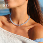 Icy Blue Necklace ethnic κολιέ με λευκές και σιέλ γυάλινες χάντρες και ασημί toggle κούμπωμα