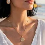 Nautilus Glow Necklace χρυσό ατσάλινο κολιέ με μενταγιόν ναυτίλο και λαμπερές πέτρες