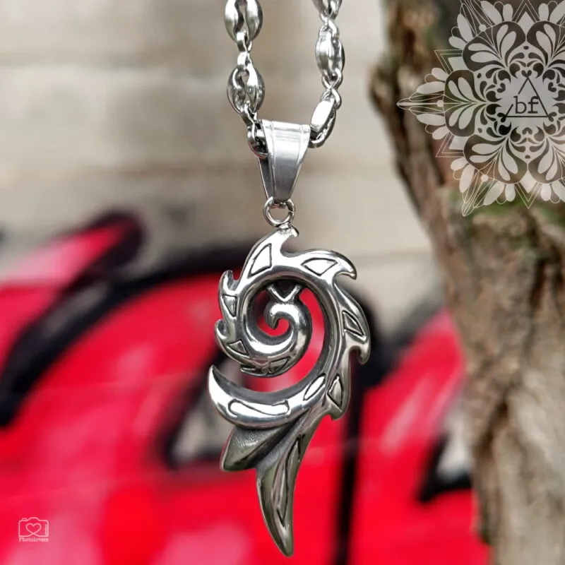 Ατσάλινο κολιέ Silver Flame με οξειδωμένο μενταγιόν φλόγα 51 mm και αλυσίδα 60 cm