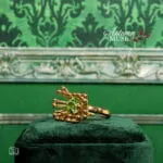 Χρυσό ατσάλινο δαχτυλίδι Verdant Bloom Ring με σχέδιο άνθους και οβάλ ανοιχτοπράσινη πέτρα