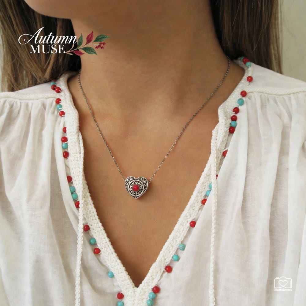 Boho Love Necklace Κολιέ με Καρδιά Διπλής Όψης Boho Love Necklace με επάργυρη καρδιά διπλής όψης, κόκκινο και γαλάζιο σμάλτο και ατσάλινη αλυσίδα