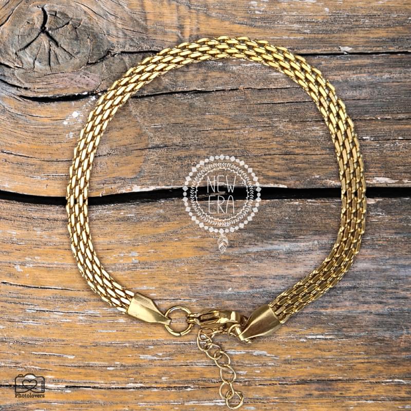 Μίνιμαλ και κομψό, το βραχιόλι Cosy, θα συμπληρώσει τα υπόλοιπα αξεσουάρ σας, προσθέτοντας στυλ. Μπορεί να φορεθεί μόνο του για πιο λιτή εμφάνιση. Από ανοξείδωτο ανθεκτικό ατσάλι.
