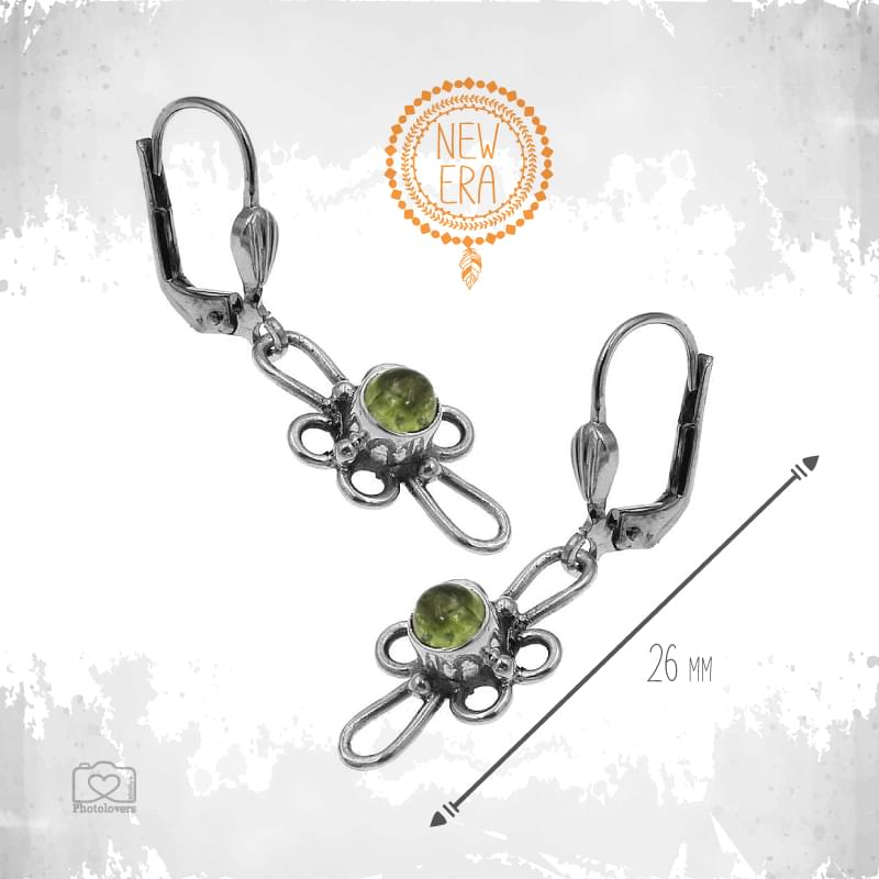 Τα Crystal Joy Earrings είναι ένα κομψό και διαχρονικό κόσμημα που αποπνέει θετική ενέργεια και φρεσκάδα. Κατασκευασμένα από ασήμι 925 υψηλής ποιότητας, διαθέτουν γαντζάκι για άνετη και ασφαλή εφαρμογή, ενώ το κρεμαστό τους σχέδιο σε σχήμα λουλουδιού χαρίζει μία ρομαντική και νεανική αισθητική. Στο κέντρο τους δεσπόζει η ημιπολύτιμη πέτρα Περίδοτος, γνωστή ως ο λίθος της ευημερίας και της τύχης. Με τη λαμπερή, πράσινη απόχρωσή της, συμβολίζει την ανανέωση, την πρόοδο και την αφθονία, προσφέροντας μία διακριτική αλλά ξεχωριστή πινελιά σε κάθε εμφάνιση. Ιδιαίτερα ανθεκτικά και καλοδουλεμένα, τα σκουλαρίκια Crystal Joy αποτελούν ιδανική επιλογή για καθημερινή χρήση αλλά και για ιδιαίτερες περιστάσεις. Ένα κόσμημα που συνδυάζει κομψότητα, ποιότητα και θετικό συμβολισμό – το τέλειο δώρο για εσάς ή για ένα αγαπημένο σας πρόσωπο. Υλικό: Ασήμι 925 Τύπος κουμπώματος: Γαντζάκι Σχέδιο: Κρεμαστό λουλούδι Πέτρα: Ημιπολύτιμη Περίδοτος Χρώμα πέτρας: Πράσινο