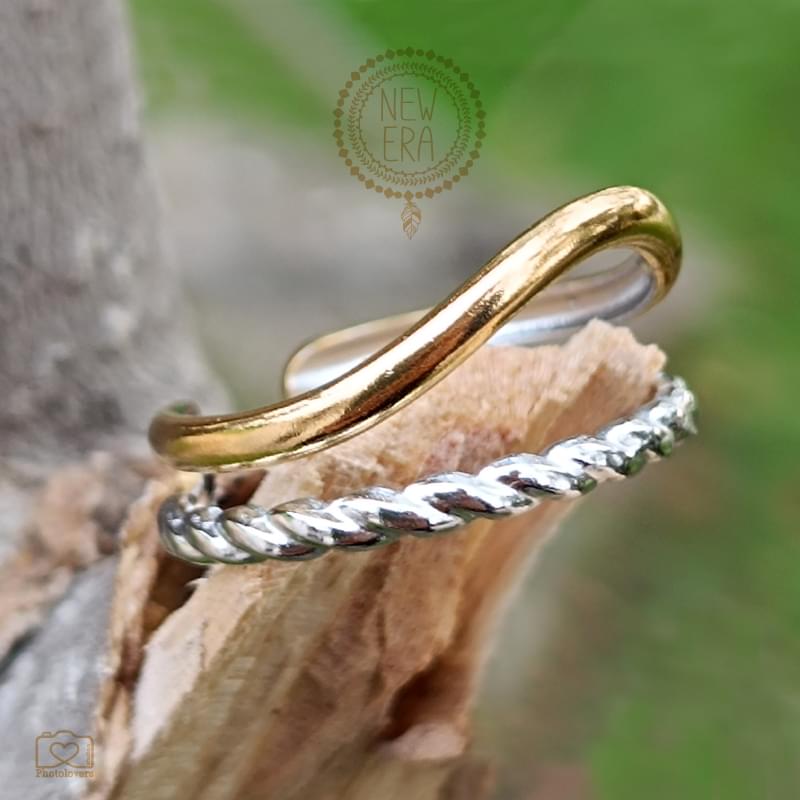 Crown Ring Δαχτυλίδι Ατσάλινο Διπλό Σύρμα 12mm, Δίχρωμο BF01.00013 Δίχρωμο & ατσάλινο, το δαχτυλίδι Crown συνδυάζεται με όλες σας τις εμφανίσεις. Συμπληρωματικό κυρίως αλλά και μόνο του ως μία minimal πρόταση.
