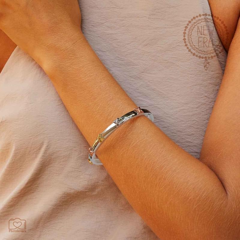 Trinity X Bracelet Προσθέστε το σε οποιοδήποτε ντύσιμο, συνδυάστε το με χρυσό, ασήμι, ροζ χρυσό, καθημερινό και πιο ιδιαίτερο. Το βραχιόλι Trinity X είναι πασπαρτού σε όλες σας τις εμφανίσεις!