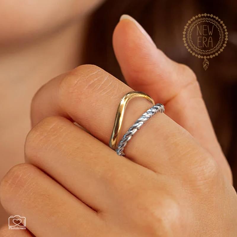 Crown Ring Δαχτυλίδι Ατσάλινο Διπλό Σύρμα 12mm, Δίχρωμο BF01.00013 Δίχρωμο & ατσάλινο, το δαχτυλίδι Crown συνδυάζεται με όλες σας τις εμφανίσεις. Συμπληρωματικό κυρίως αλλά και μόνο του ως μία minimal πρόταση.